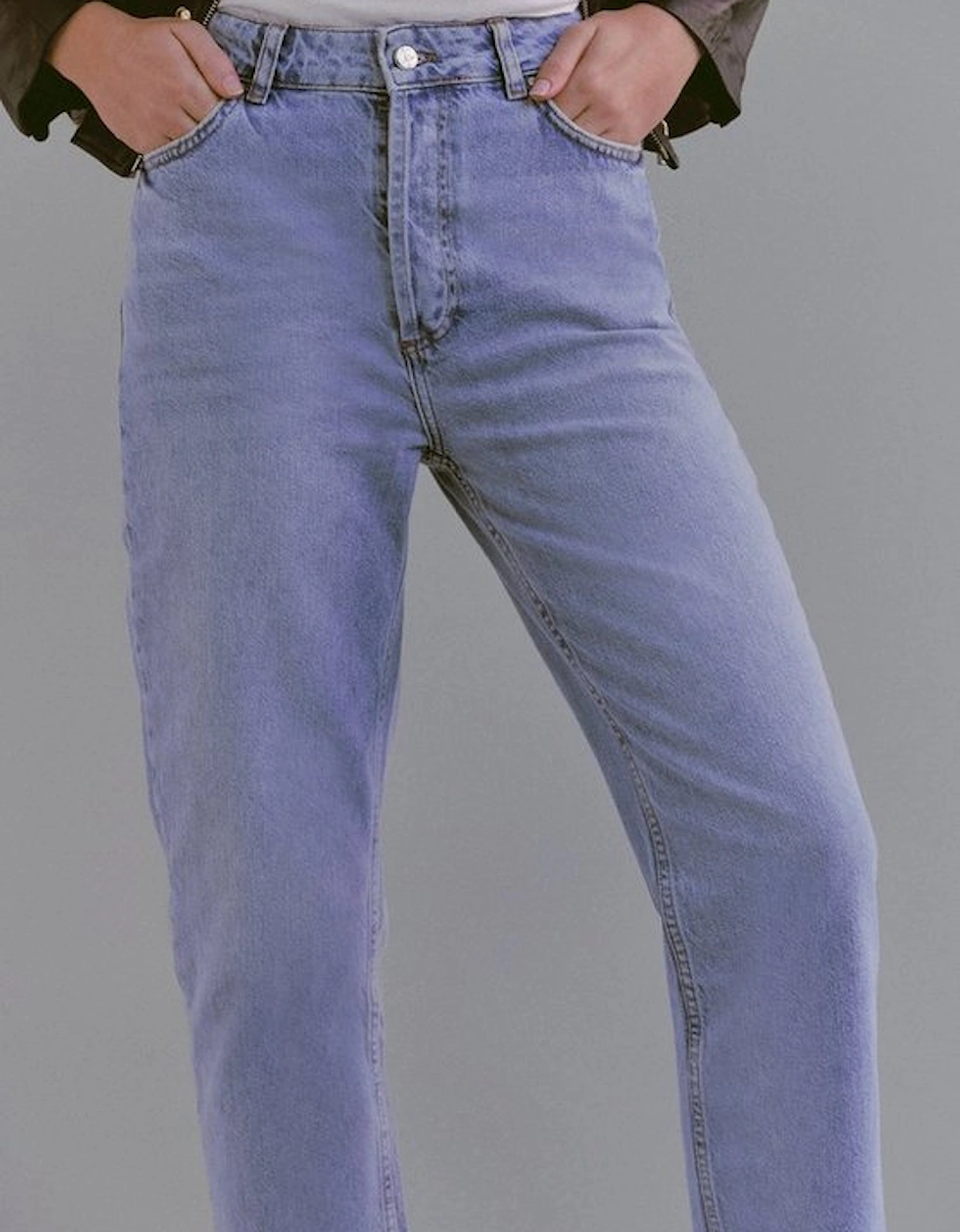 Mid Rise Straight Leg Crop Jeans