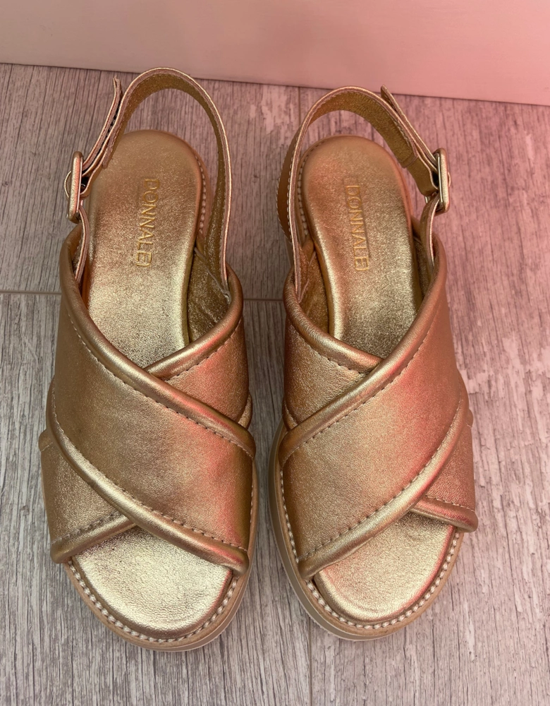 Cross over leather sandals in gold