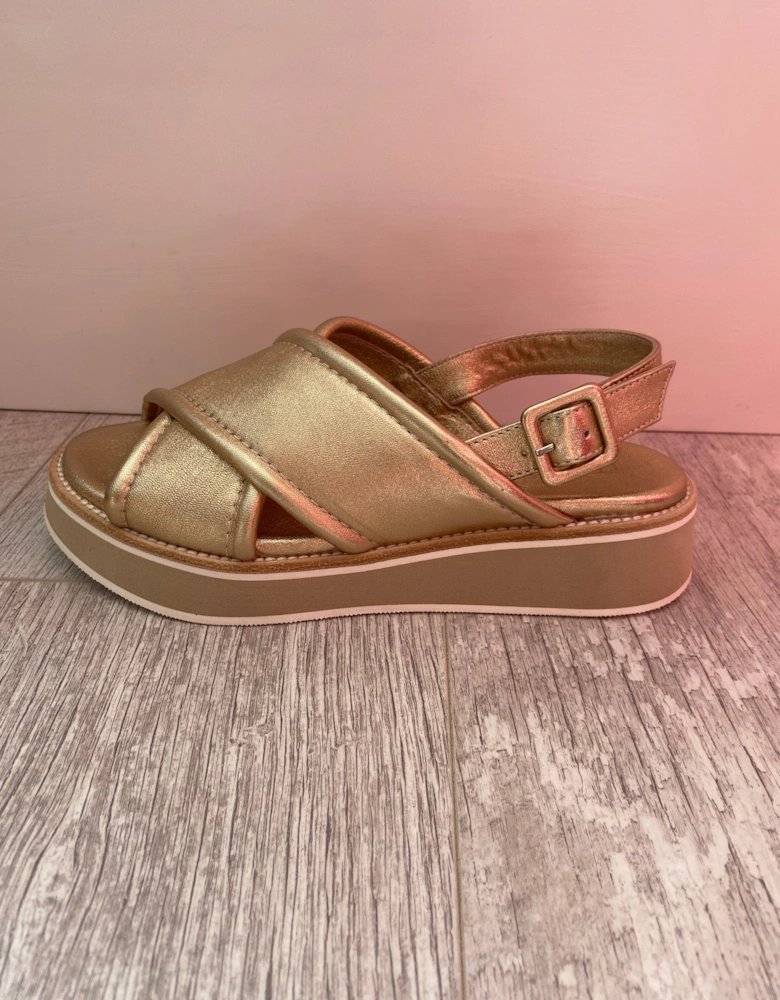 Cross over leather sandals in gold