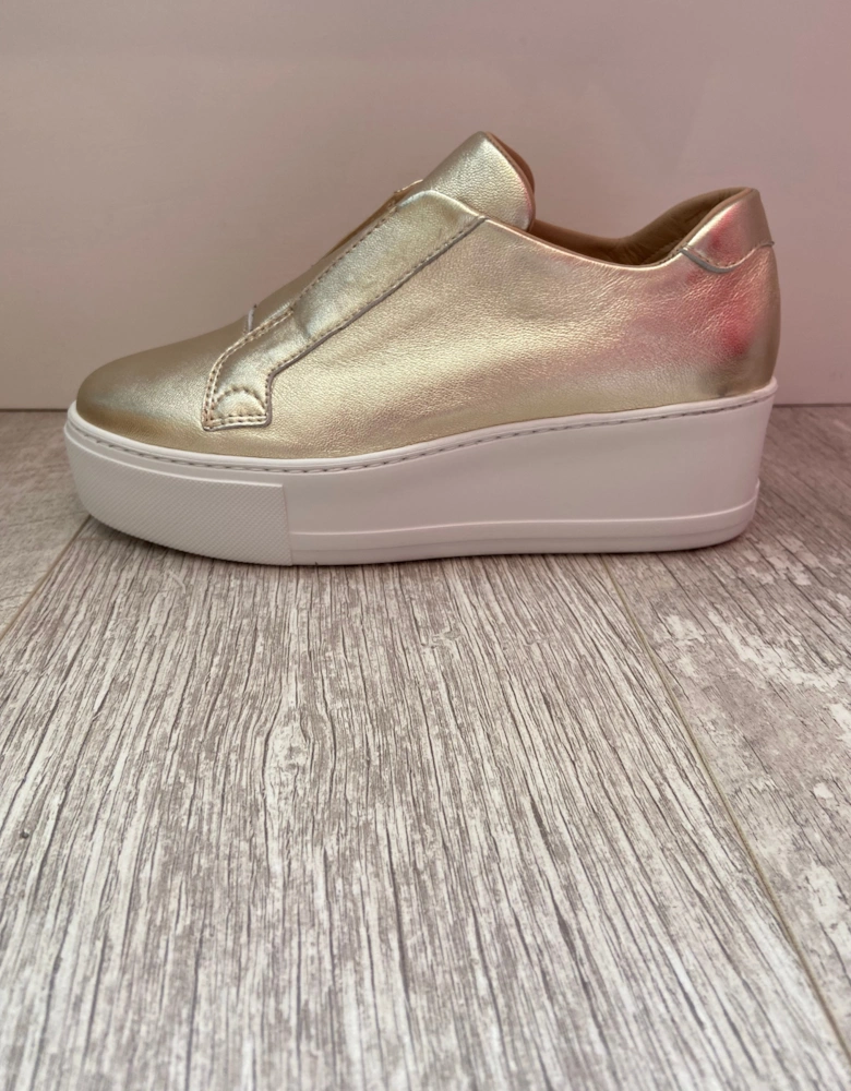 Slip on trainers in gold