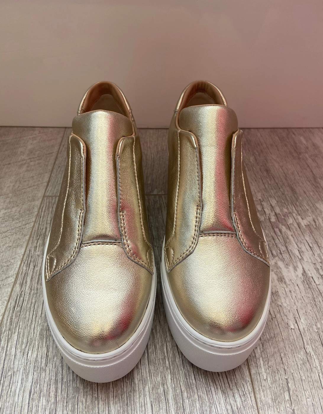 Slip on trainers in gold
