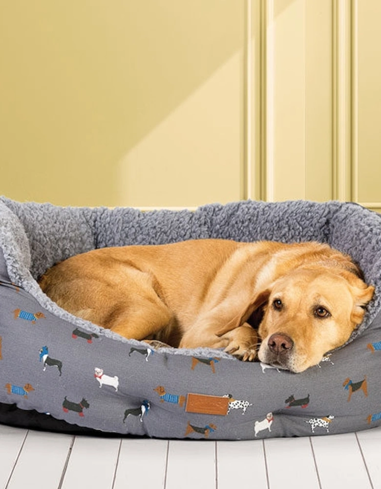 FatFace Deluxe Slumber Dog Bed Marching Dogs