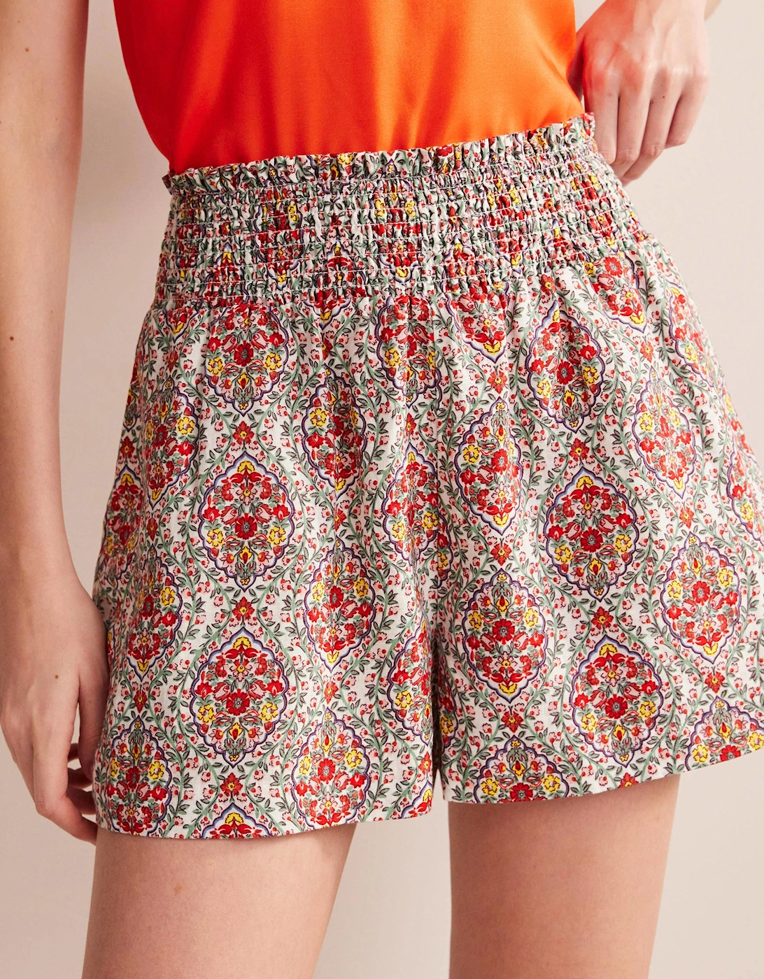Linen Shirred Waist Shorts