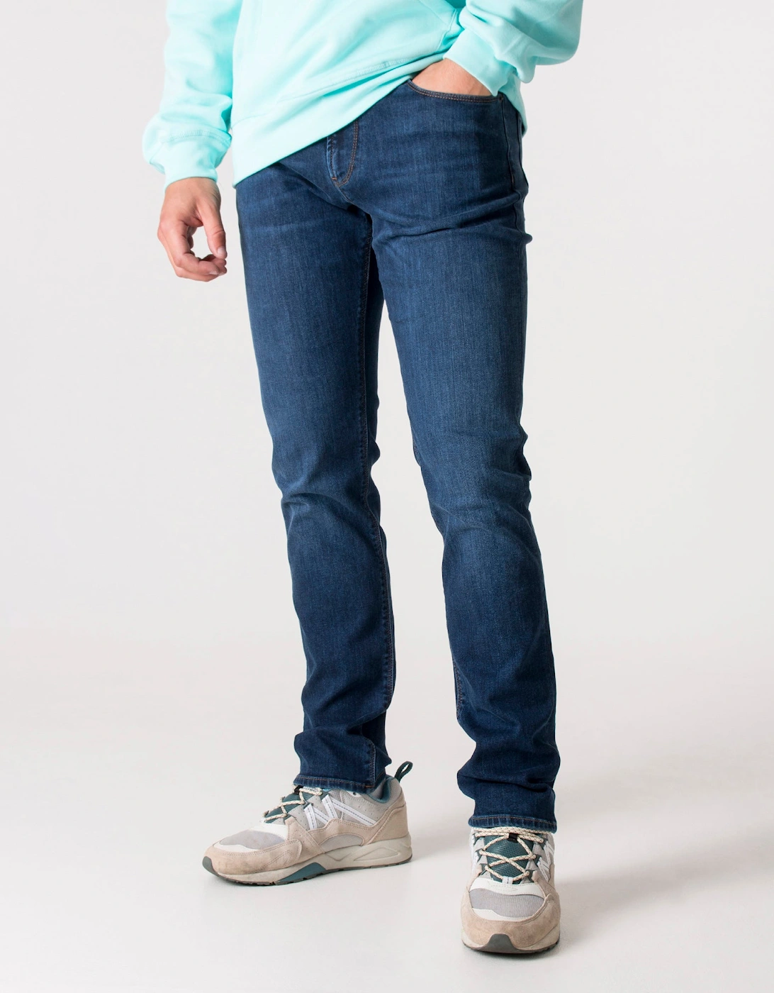 Slim Fit J06 Jeans