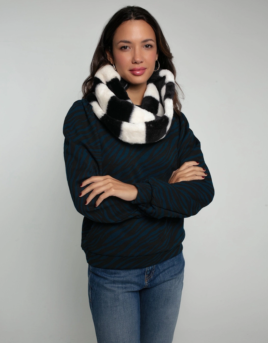 SNUGGY FAUX FUR SNOOD-BLACK AND WHITE