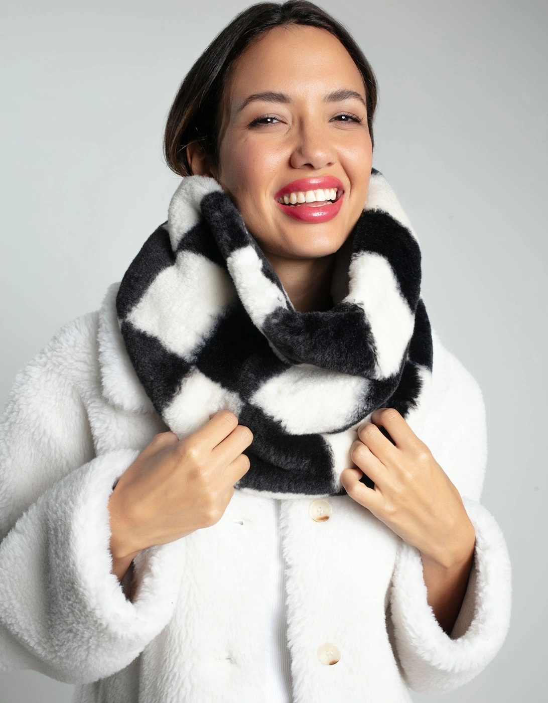 SNUGGY FAUX FUR SNOOD-BLACK AND WHITE