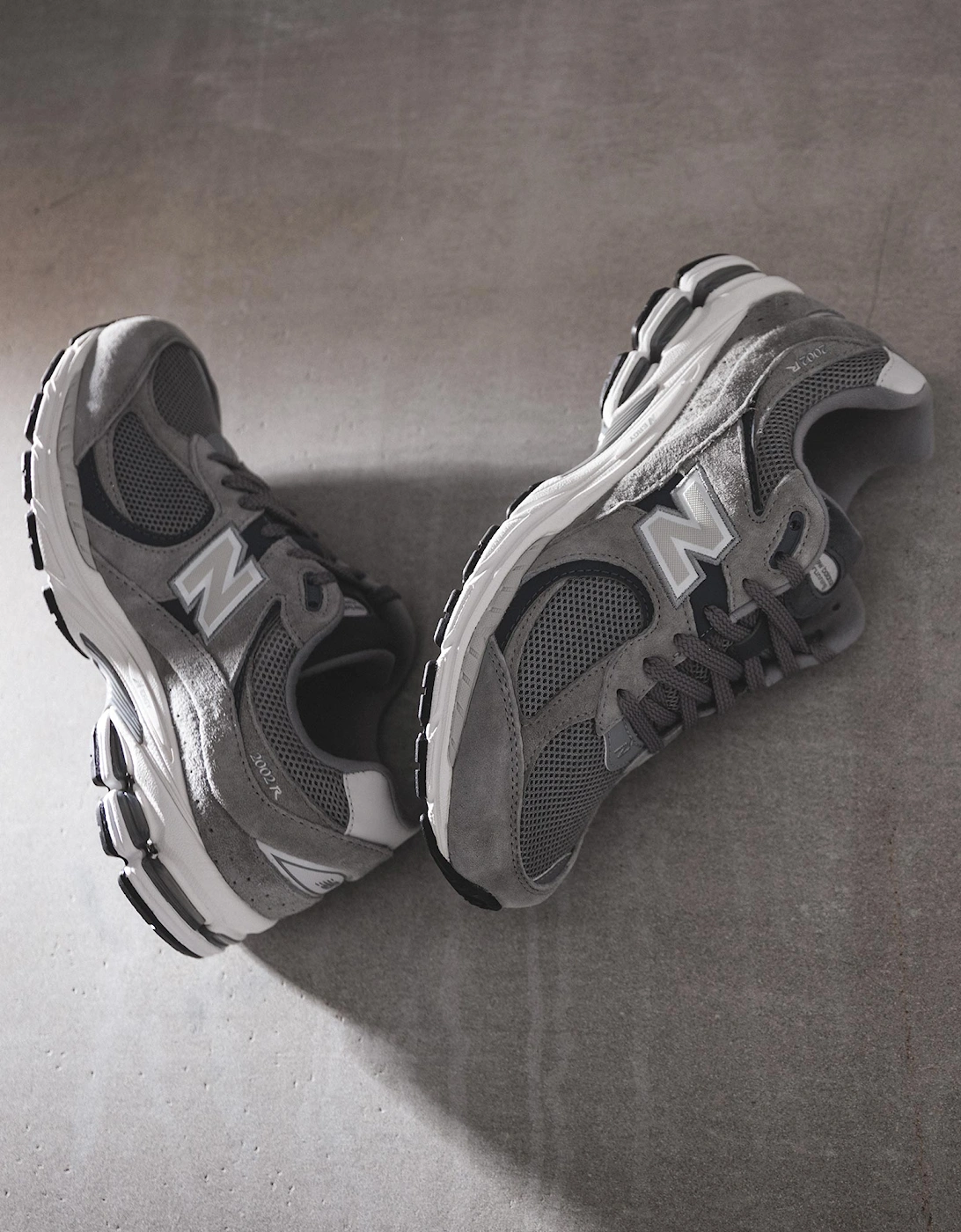2002R Sneakers