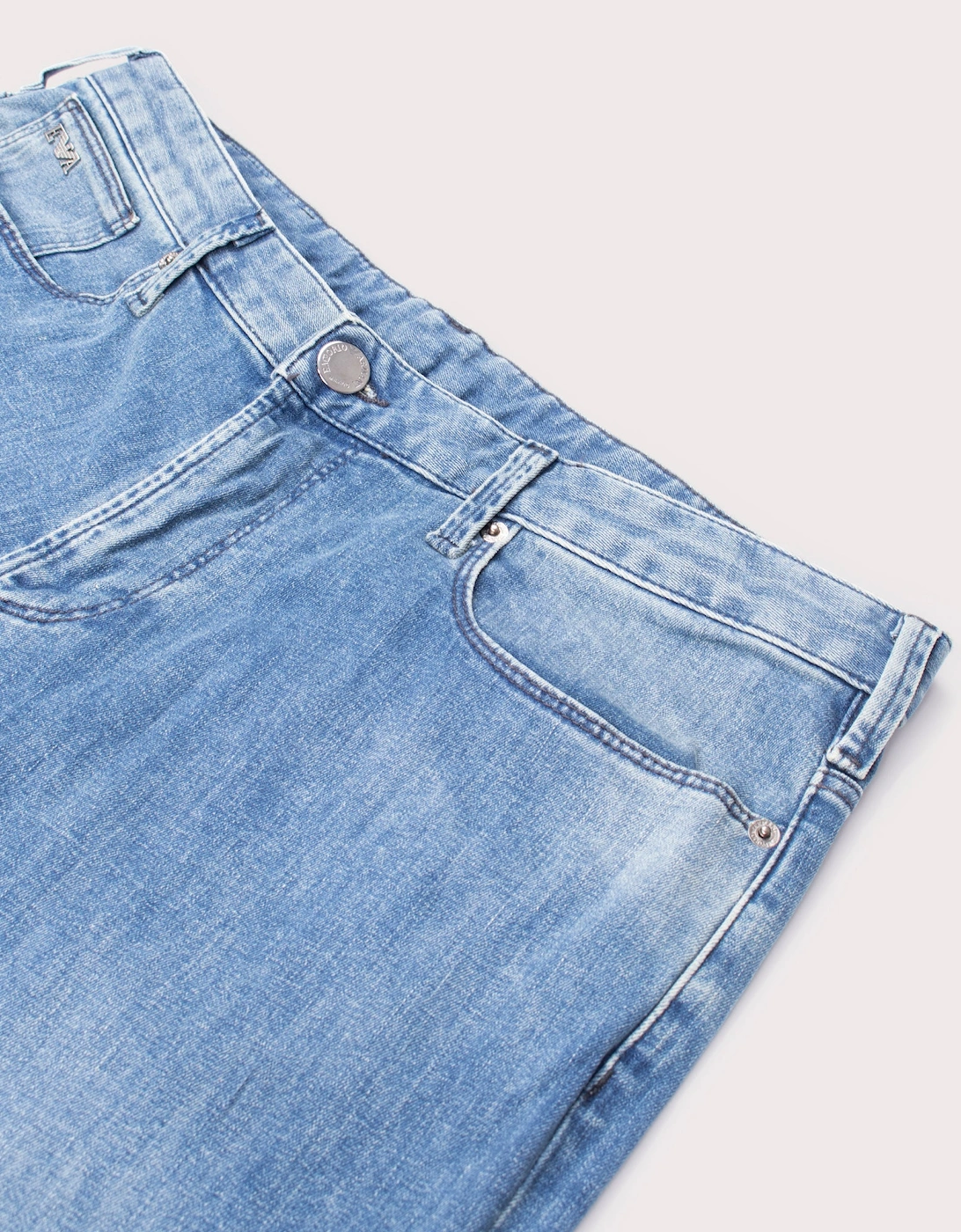 Slim Fit J06 Jeans