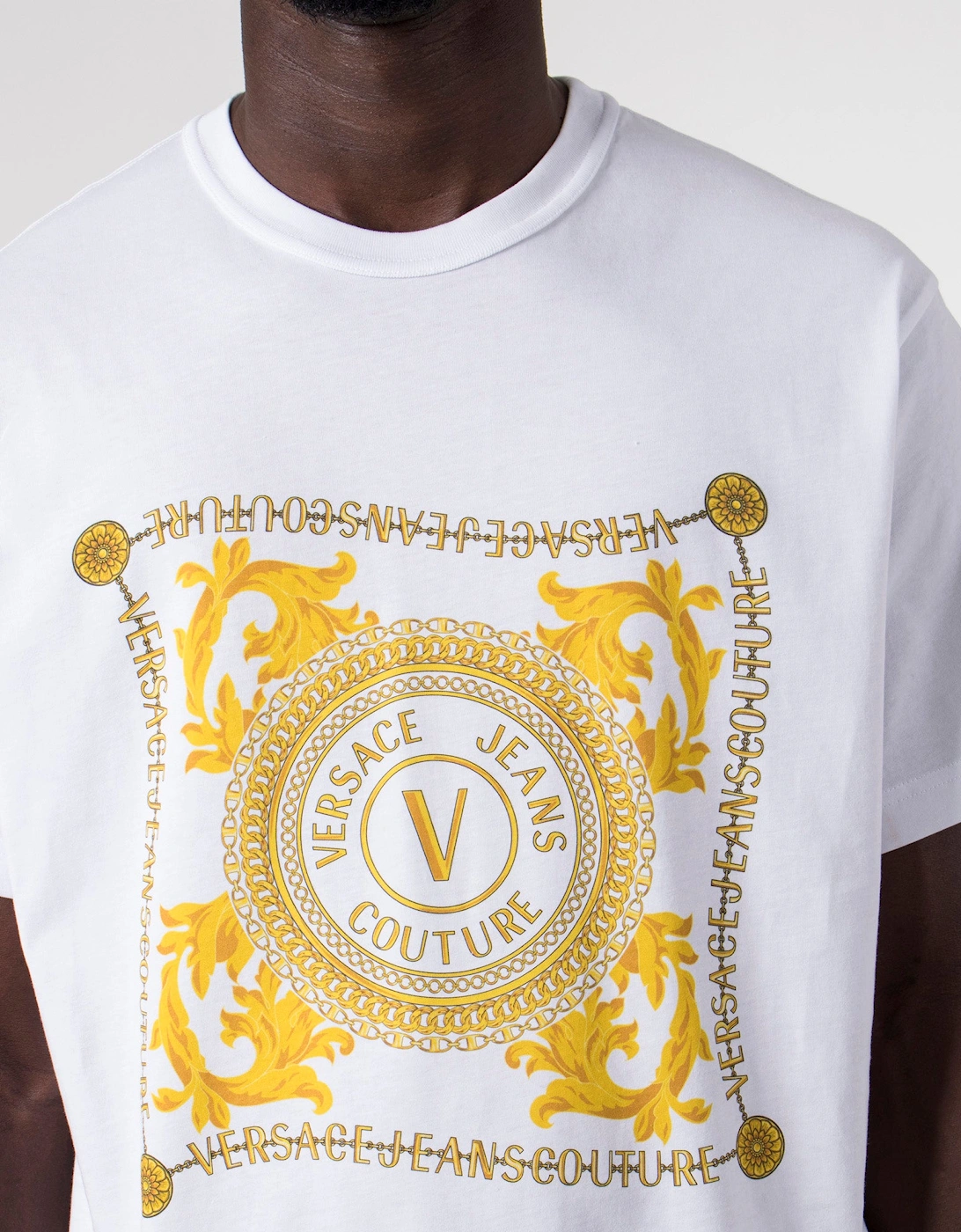 Foulard V Emblem Chain Logo T-Shirt