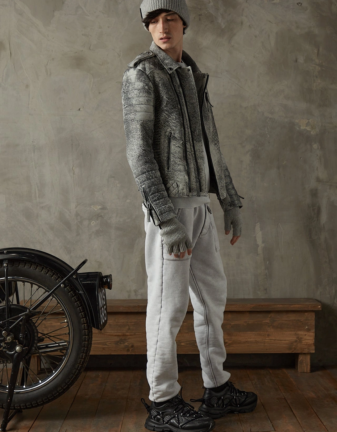 Kay Michaels: Storm Grey Tall (Man)