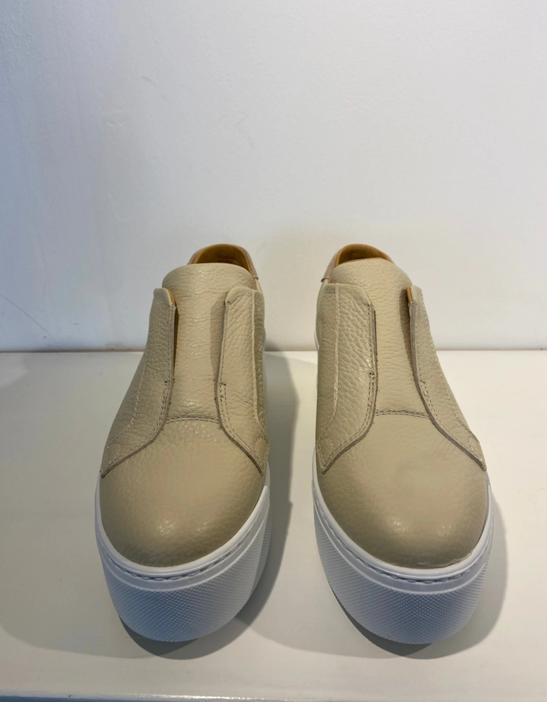 Slip on trainers in vanilla