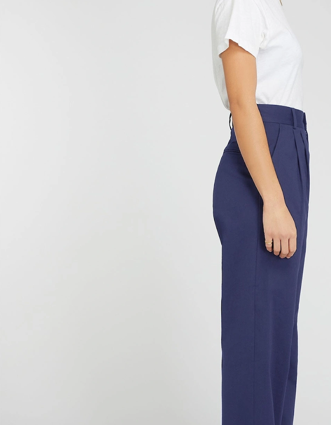 Cinnamon Relaxed Trousers in Navy
