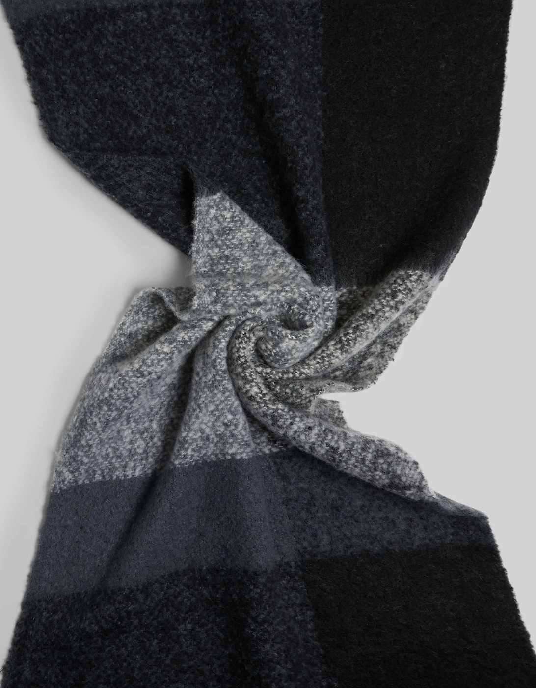 Asymmetrical Checkered Scarf Grey