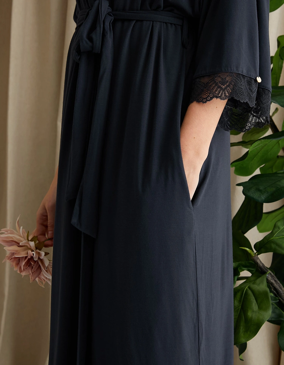 Bamboo Lace Kimono Robe in Raven