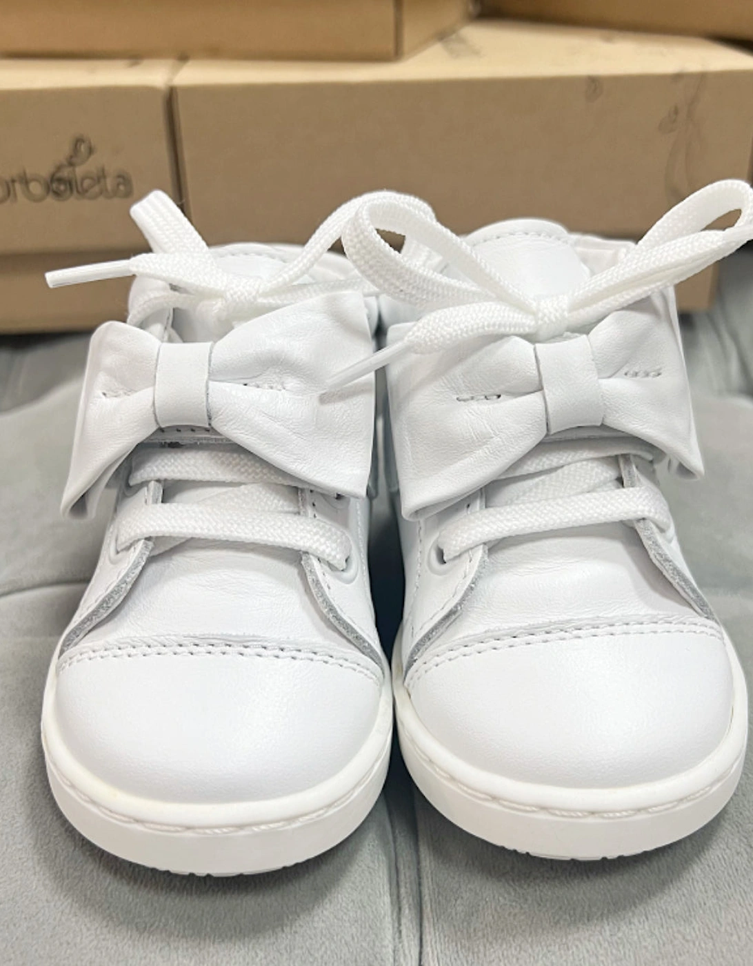 BORBOLETA Girl's White Leather Tatiana Bow Hi-Top Trainers - Size: EUR 19 / uk 3