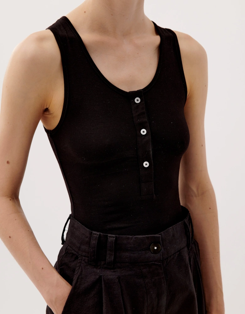 Tristan Vest in Black