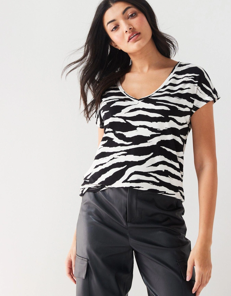 The Essential Printed V Neck T-shirt - Print