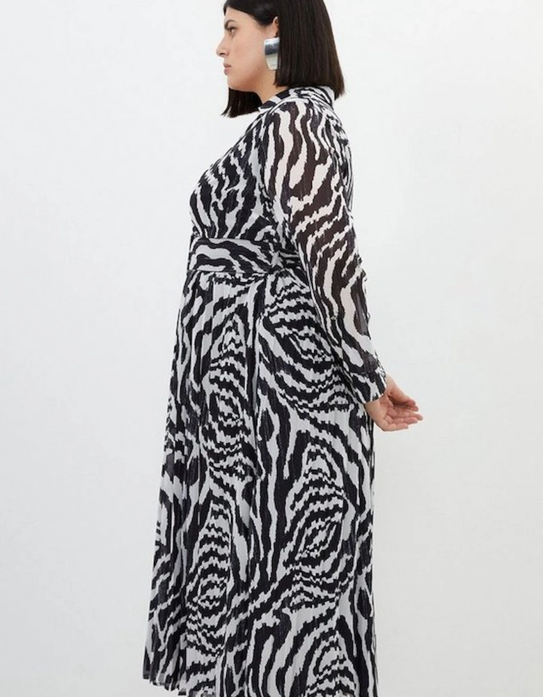 Plus Size Mono Swirl Woven Belted Pleated Midi Dress