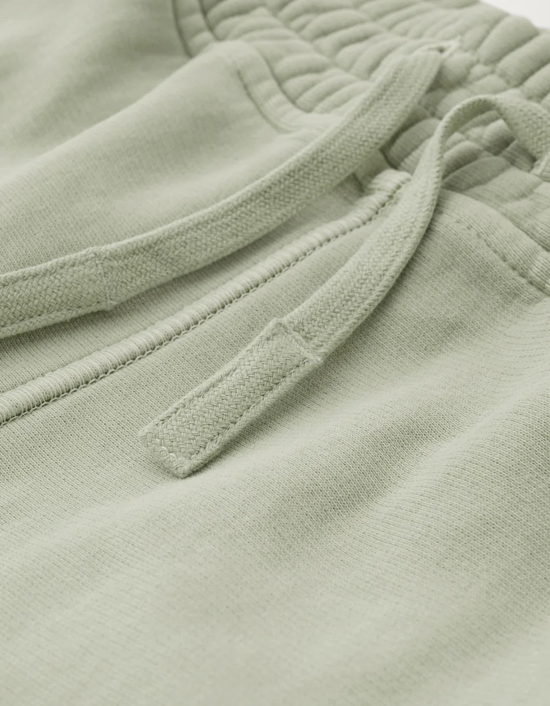 Mineral outliner sweatshort green