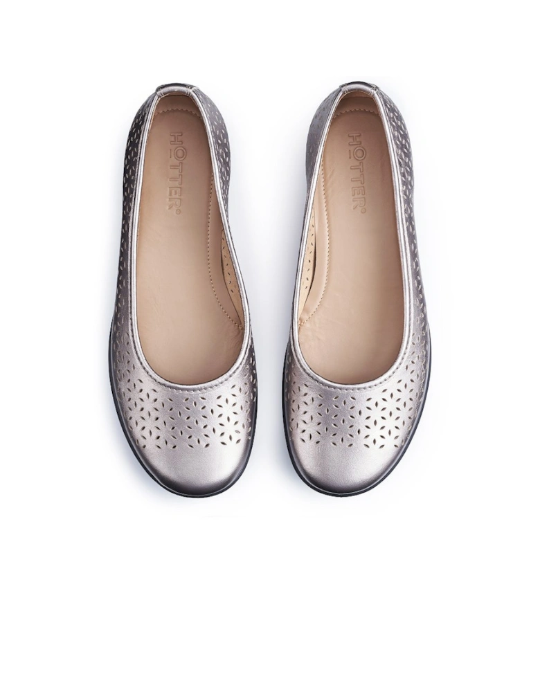 Livvy II Womens Pumps