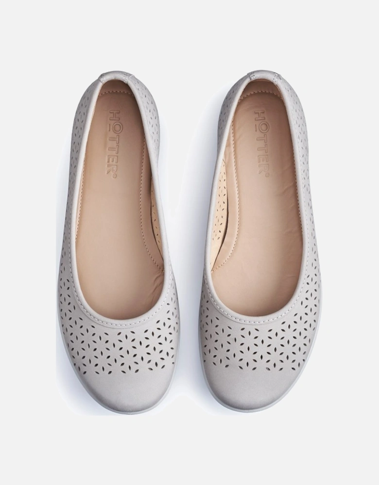 Livvy II Womens Pumps