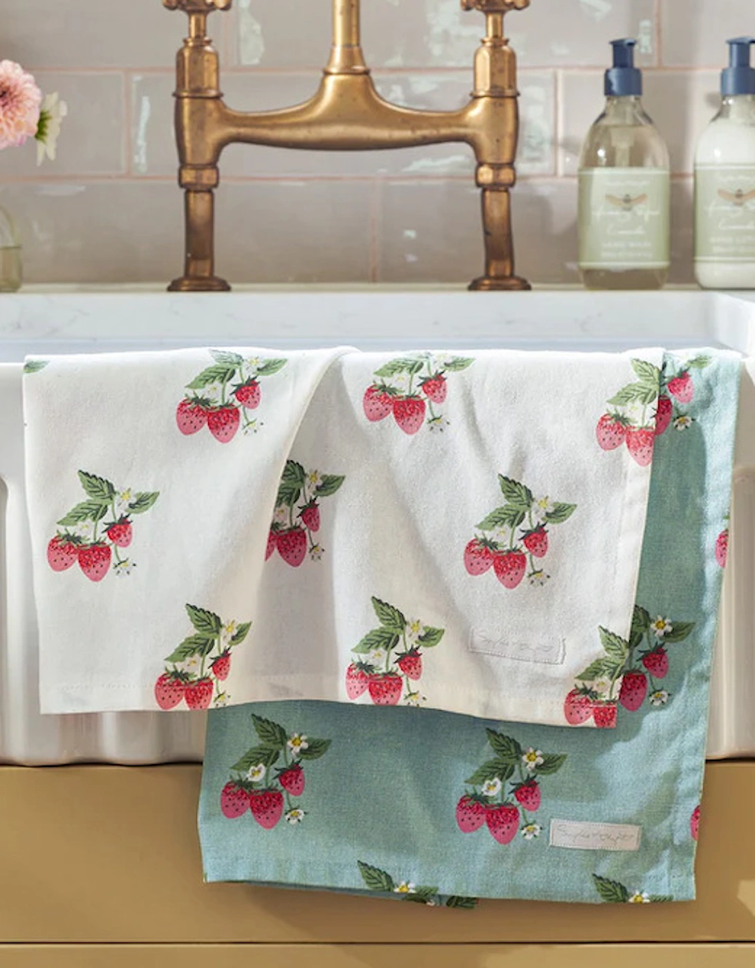 Tea Towel Set Of 2 Strawberries (Mix Pack White & Blue)