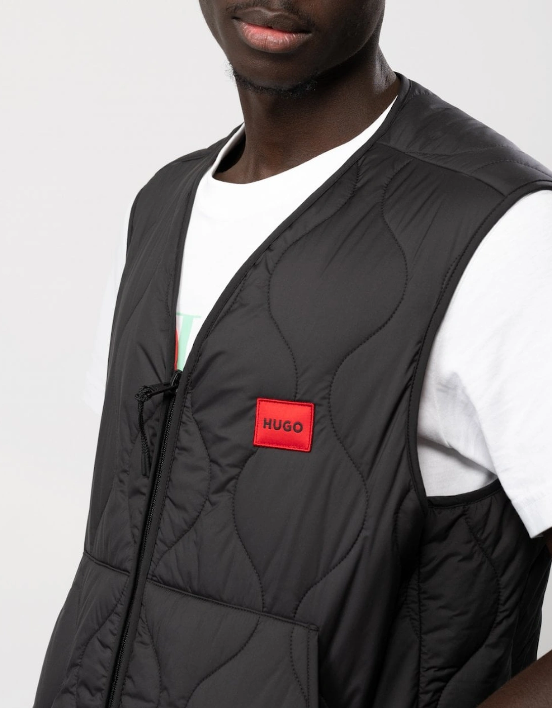 Bethano2321 Mens Water-Repellent Gilet with Red Logo Label