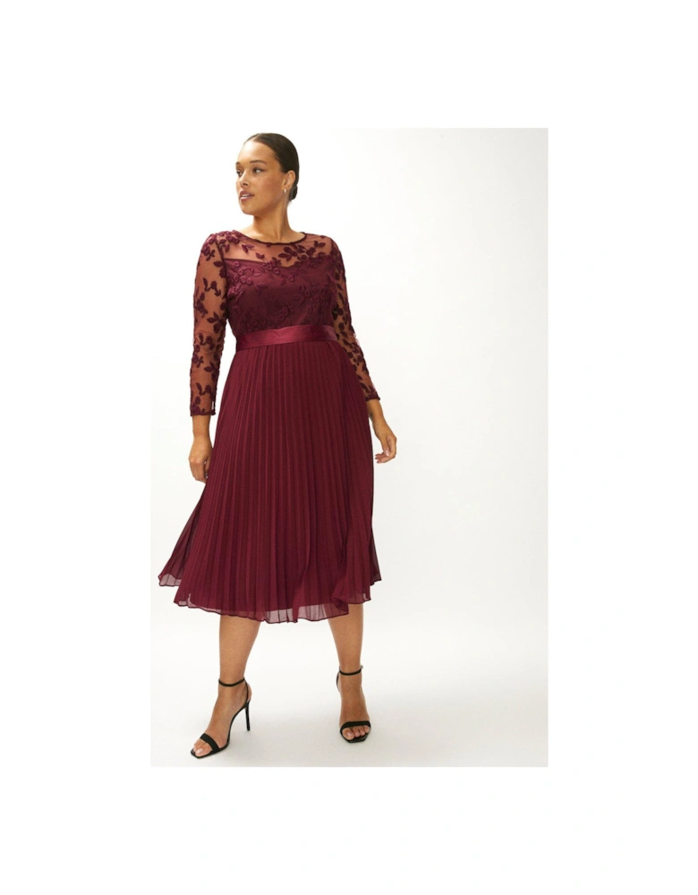 Plus Size Embroidered Long Sleeve Midi Dress