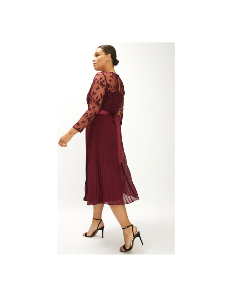 Plus Size Embroidered Long Sleeve Midi Dress