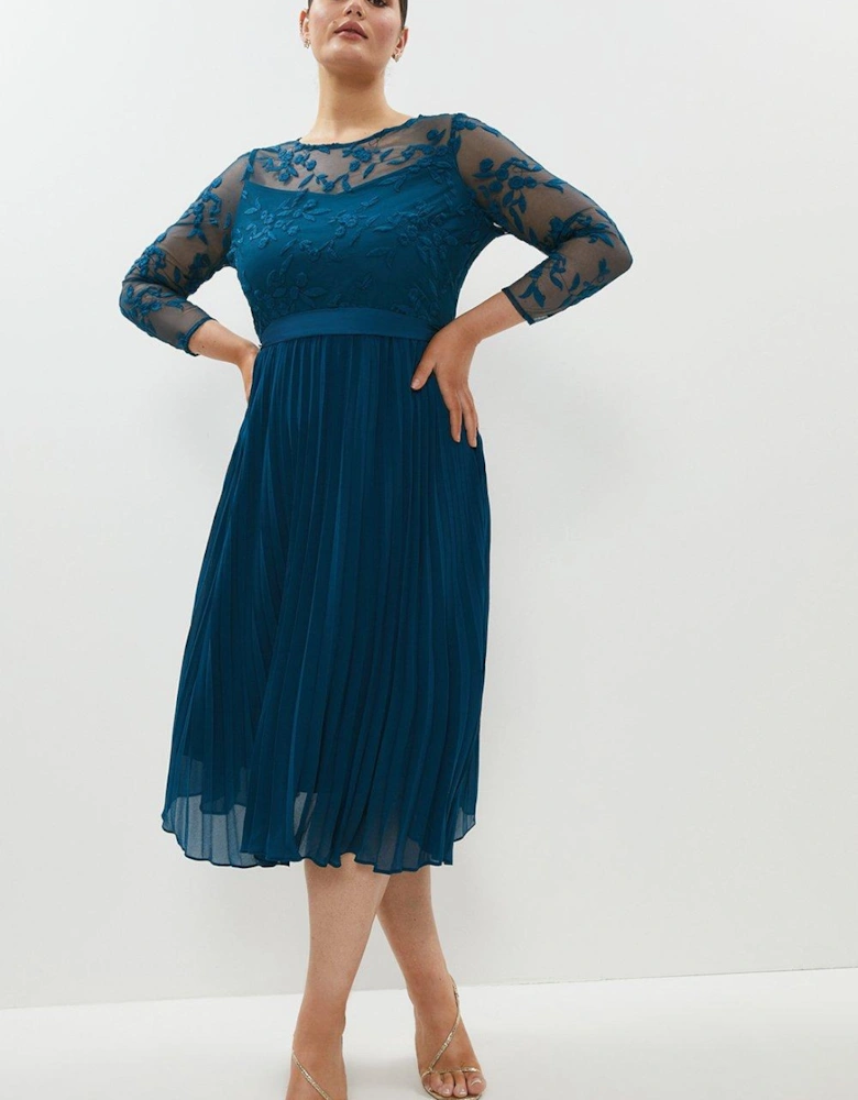 Plus Size Embroidered Long Sleeve Midi Dress