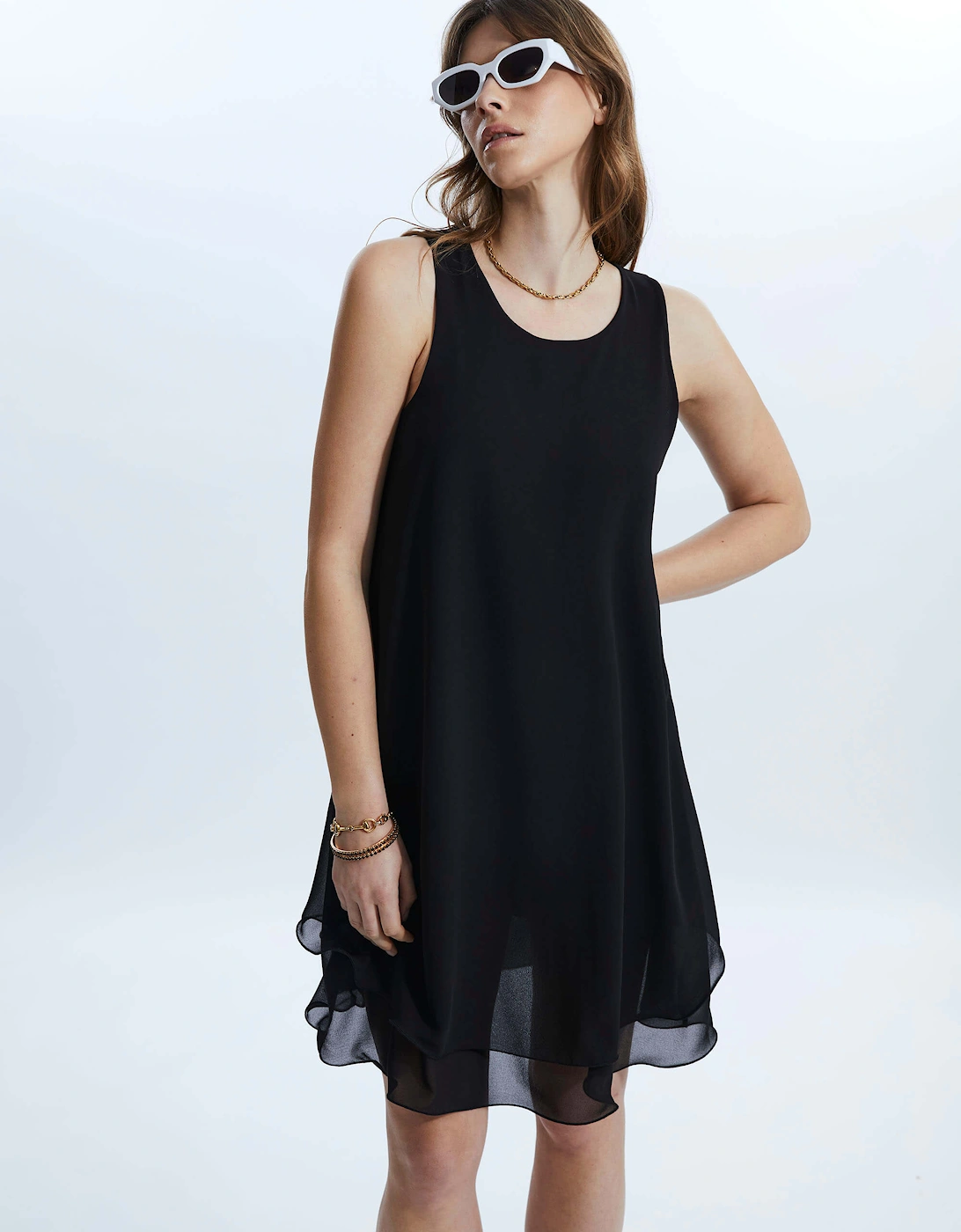 Sleeveless Wave Hem Dress Black