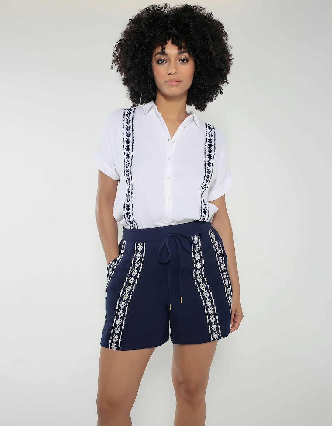 Belize Shorts in Navy