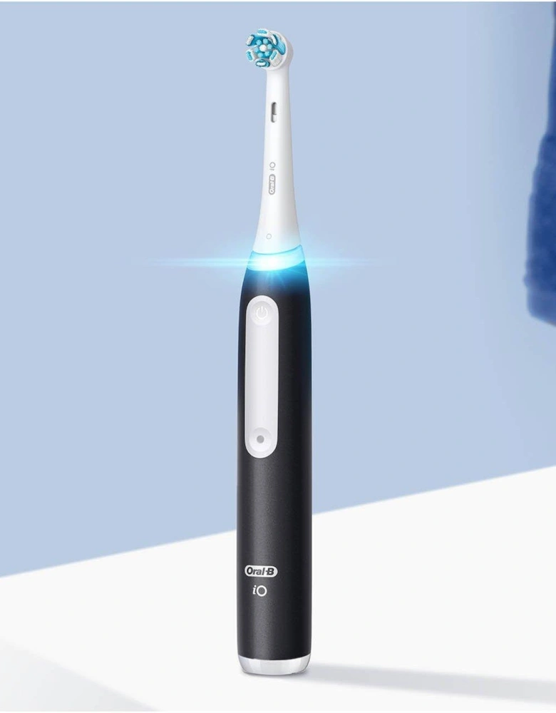 Oral-B iO3 Matt Black & Ice Blue (Duo Pack + Travel Case)