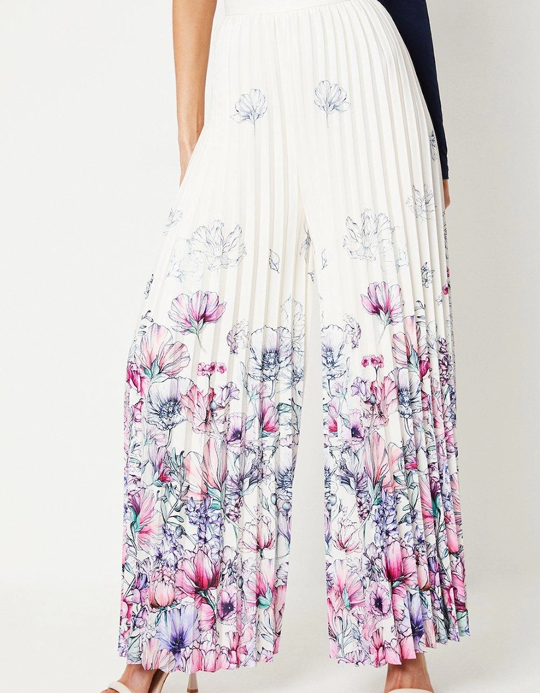 Petite Pleated Wide Leg Trouser In Floral Print