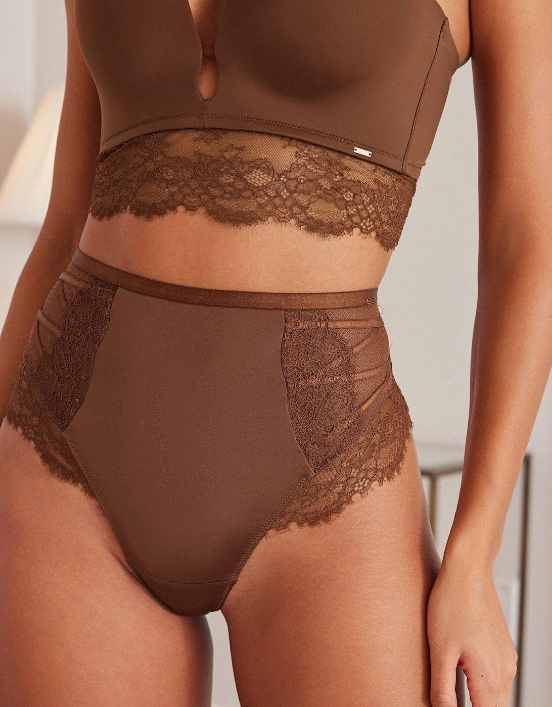 Lace Shaping Thong - Brown