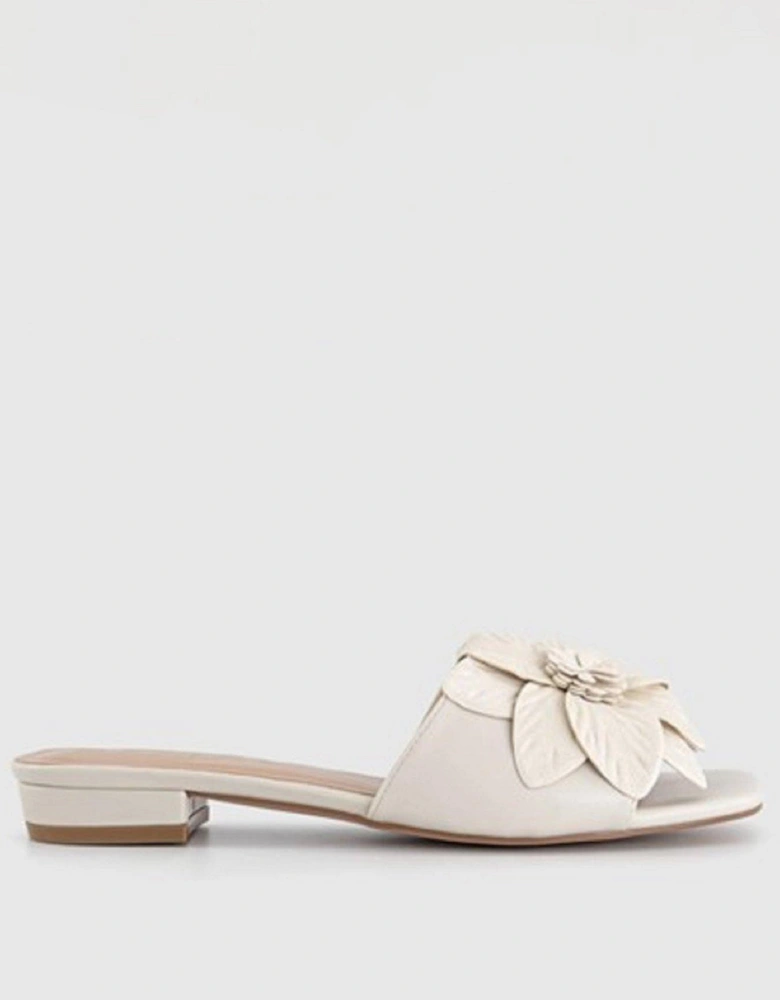 Sophia Corsage Flat Sandal - Off White