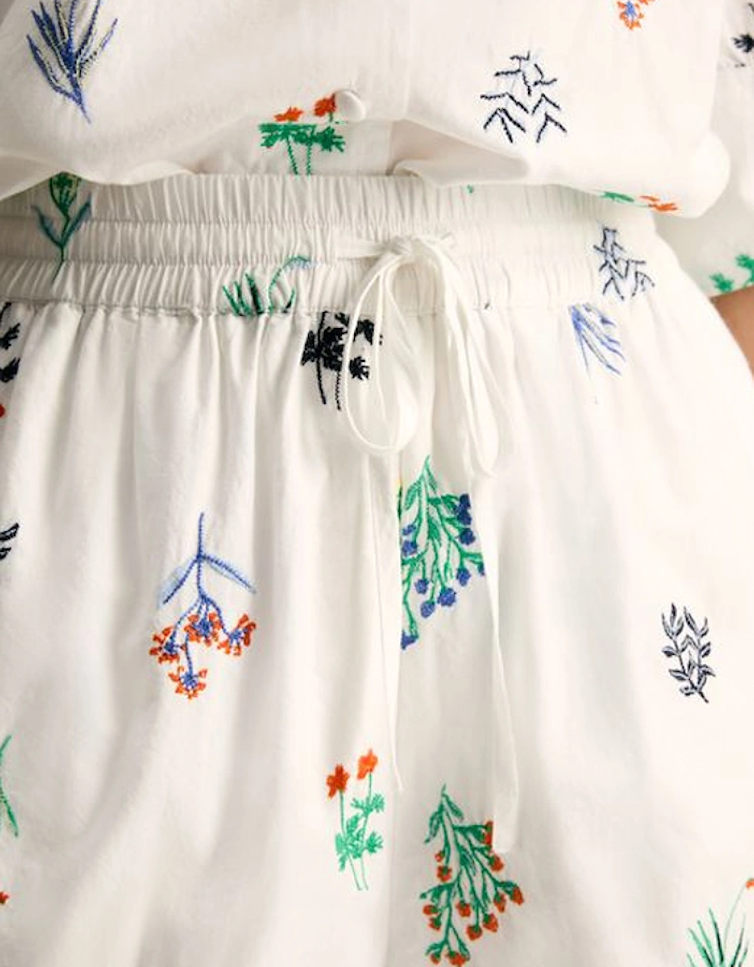 Women's Iris Ground Embroidered Shorts White