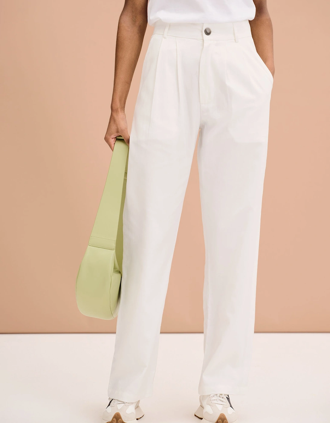 Cinnamon Relaxed Trousers in White Cotton/Tencel