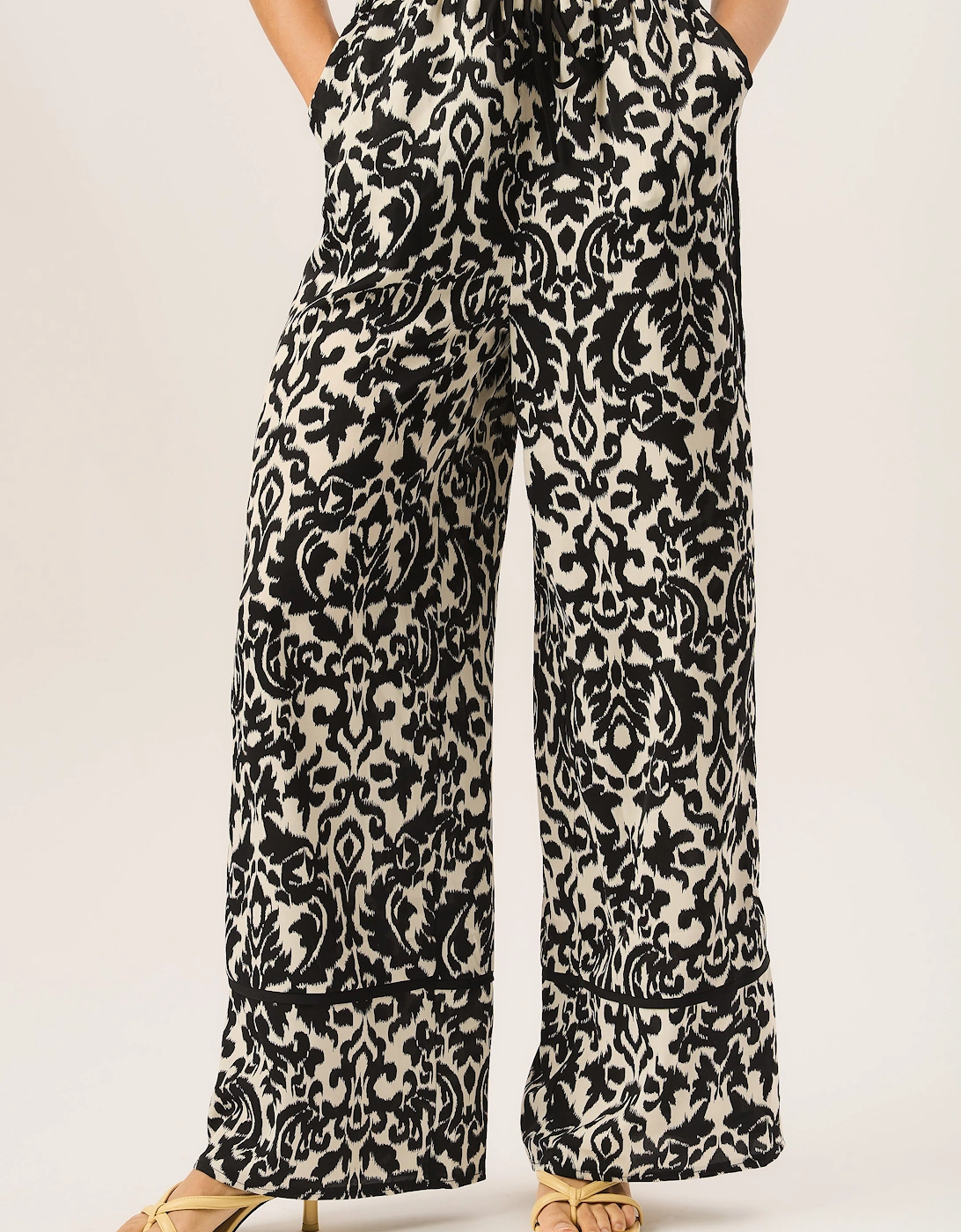 Gini London Women's Mono Ikat Print Wide Leg Trousers - Size: 12