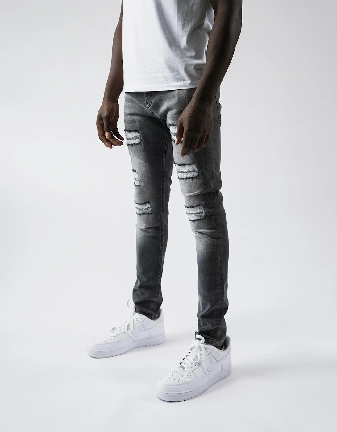 Douai Ripped Patch Jeans in Grey