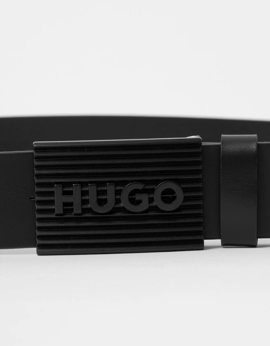 HUGO Gilad Mens Italian Leather Belt with Matte-Black Logo Plaque Buckle