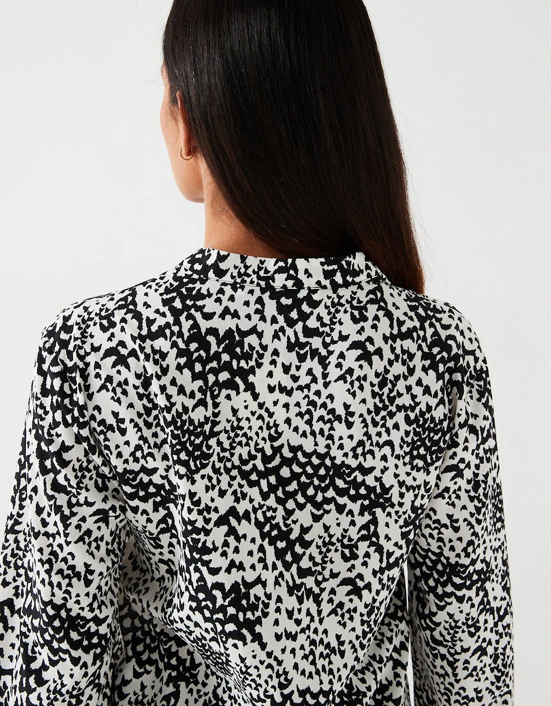 Longline Printed Shirt - Mono Print