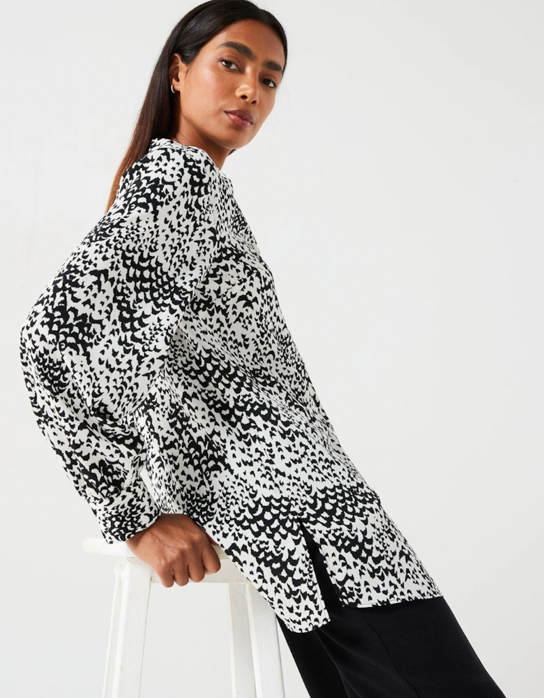 Longline Printed Shirt - Mono Print