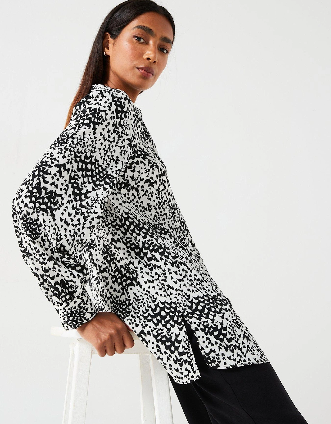 Longline Printed Shirt - Mono Print