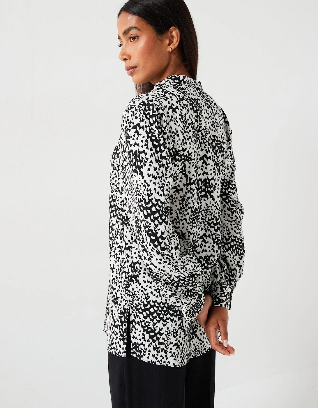 Longline Printed Shirt - Mono Print