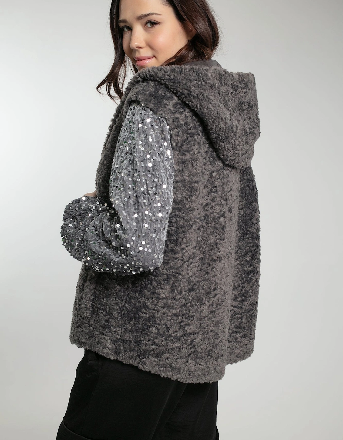 TRINITY GILET IN CHARCOAL, 5 of 4