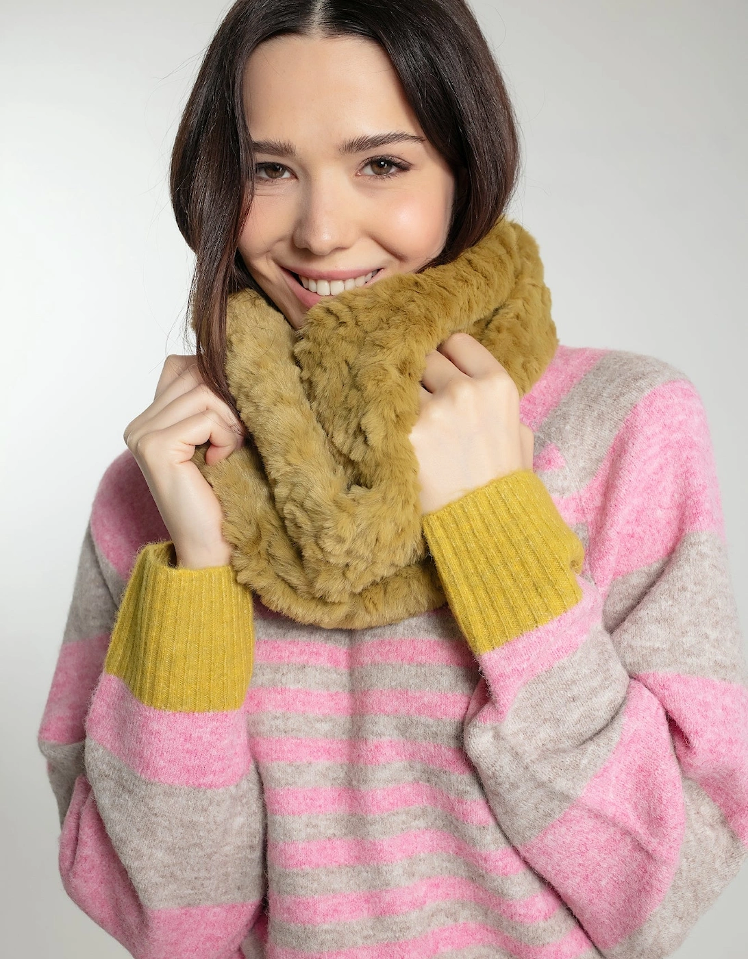 SNUGGY SNOOD IN LIME, 4 of 3