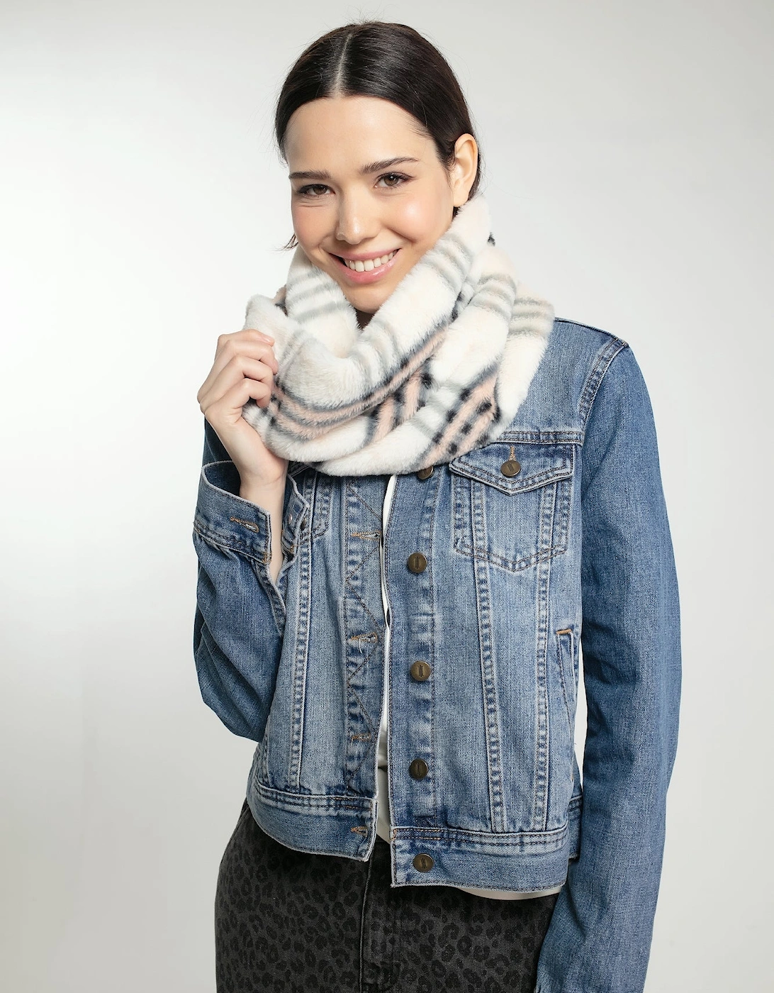 SNUGGY SNOOD IN CHECK, 4 of 3