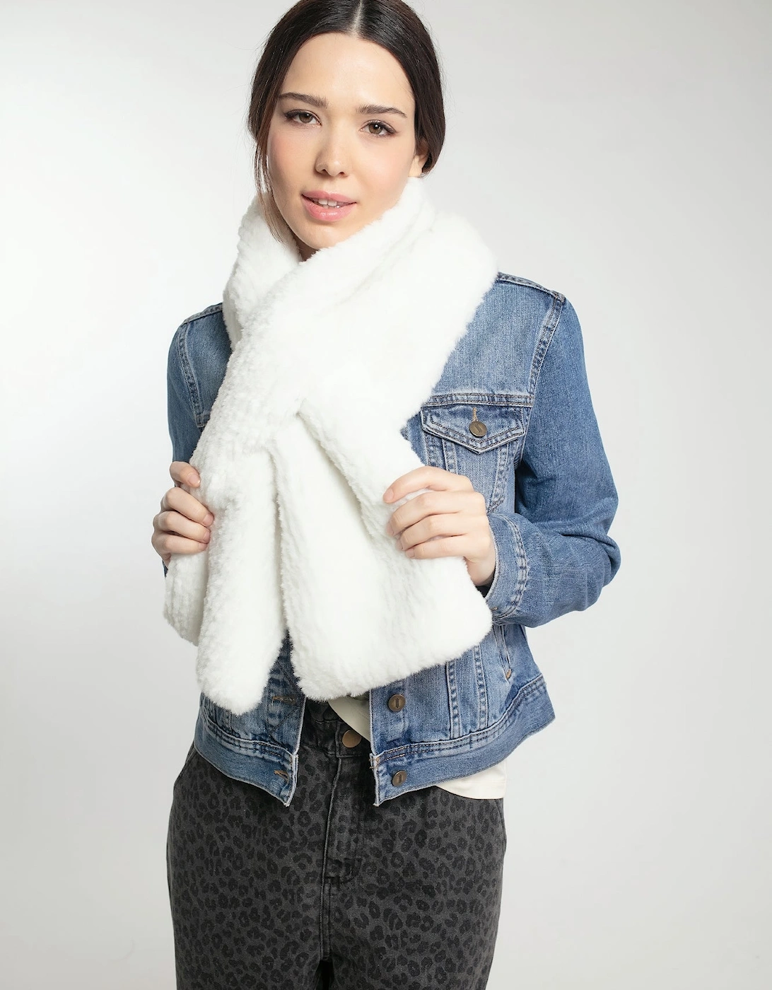 RIVINGTON FAUX FUR SCARF IN CREAM