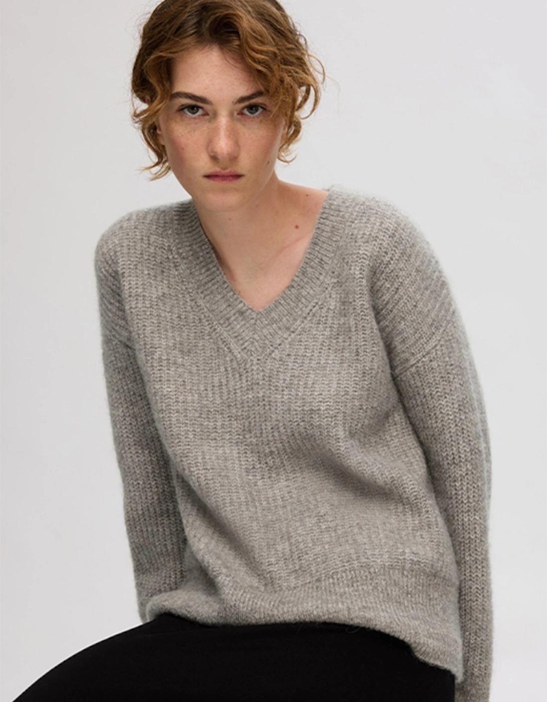 Femme Alva Long Sleeve V-Neck Pullover Steel Grey